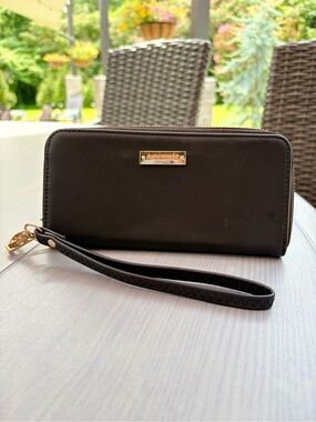 kate spade EUC Black Zip-Around Wristlet Wallet with Gold Hardware 💕🖤